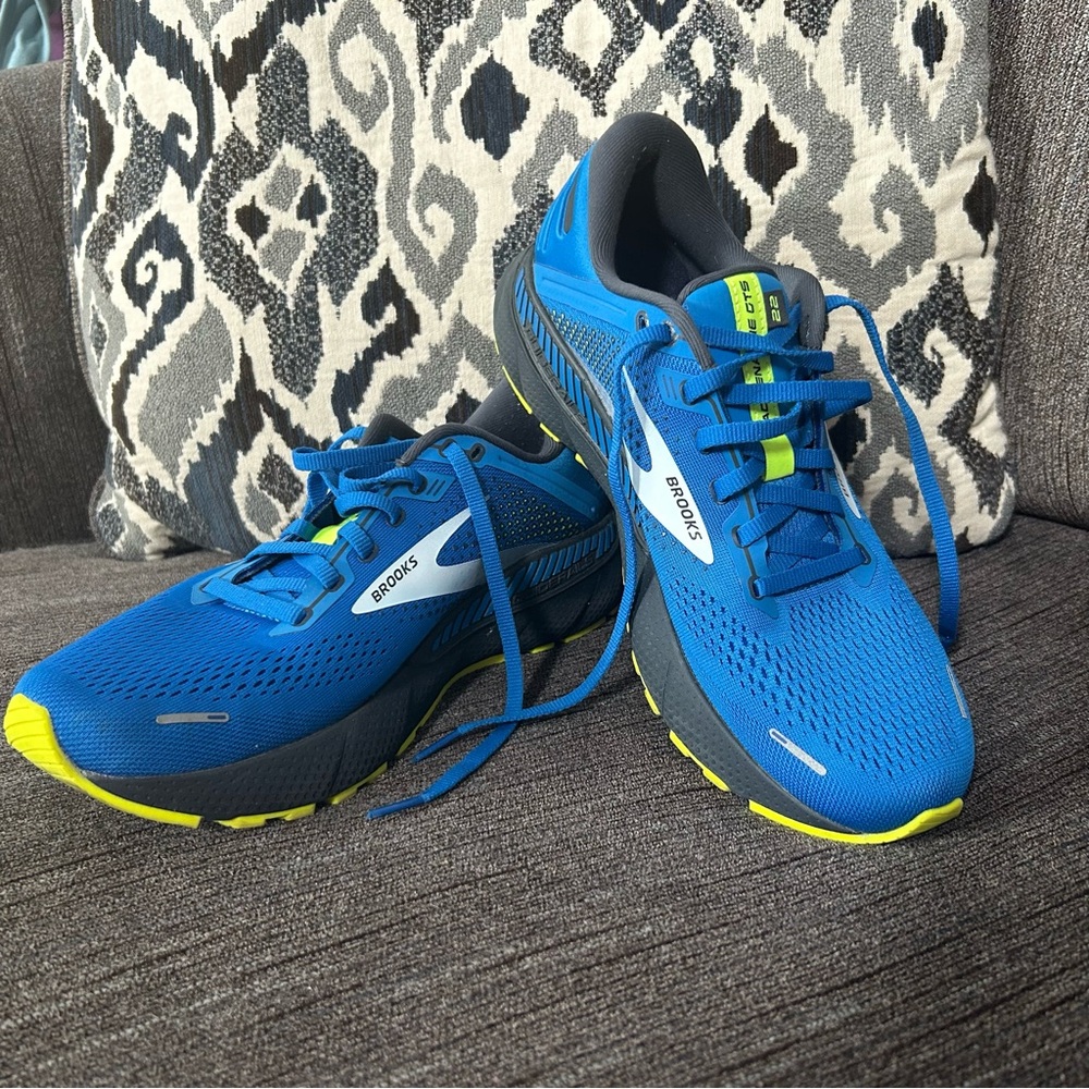 Men’s Brooks Adrenaline GTS 22